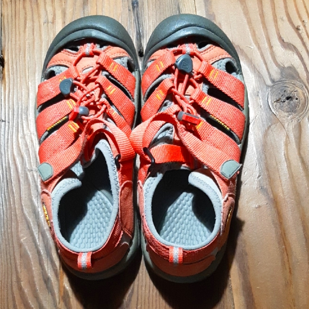 Keen Newport Shoes, Coral Big Kid Sz6/Womens Sz.8